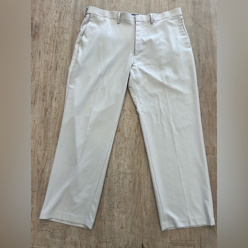 Haggar Men's Elegant Khaki Dress Pants